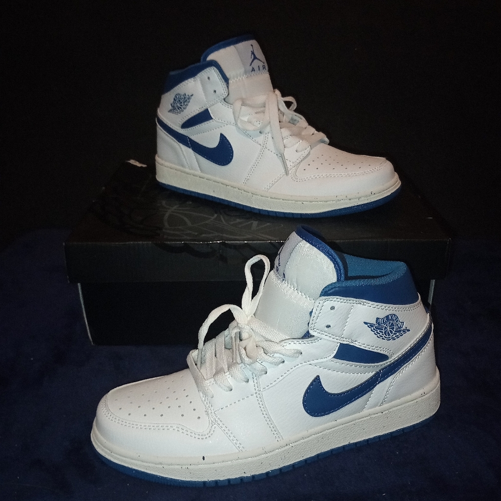 NEW Air Jordan 1 Mid SE Industrial Blue Men's Size 7 or women's size 8.5